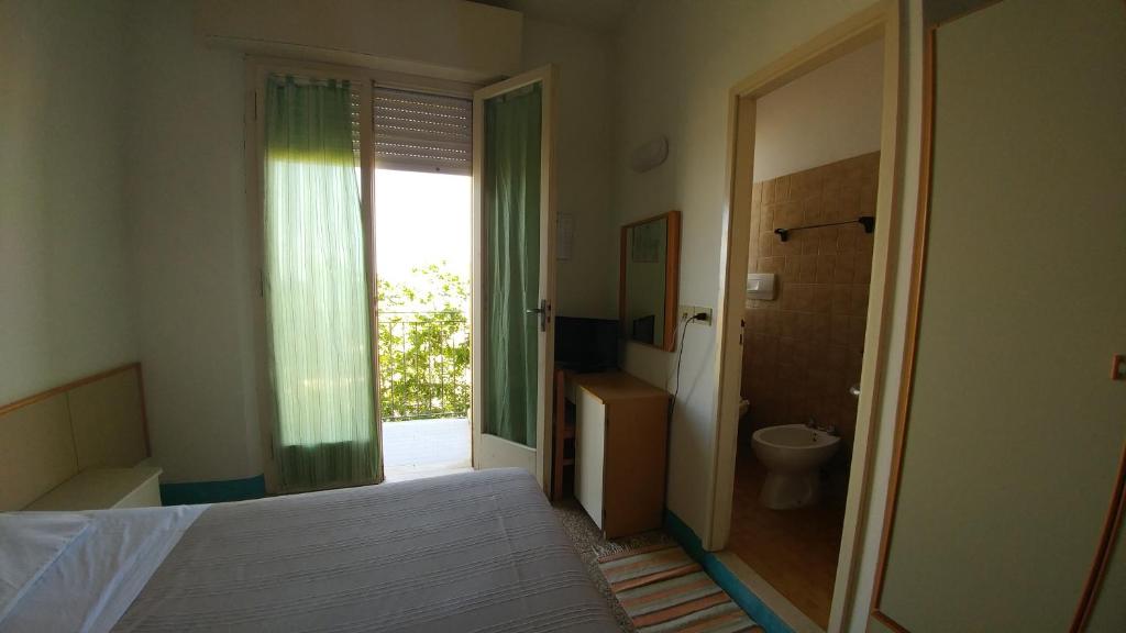 Postel nebo postele na pokoji v ubytování Hotel Capitol
