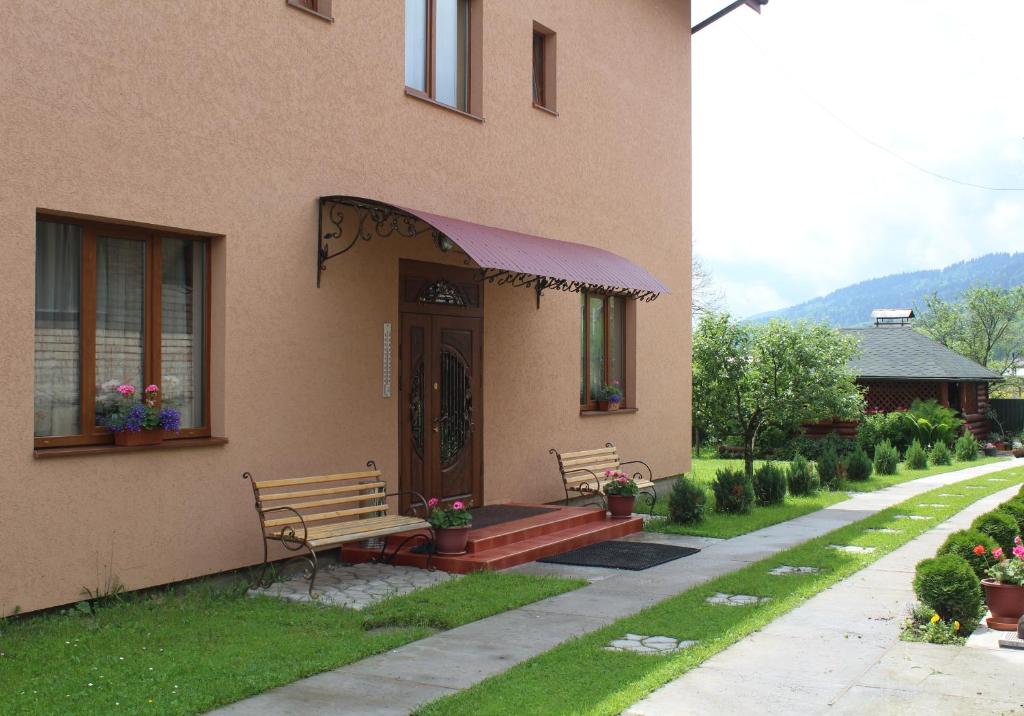 Nespecifikovaný výhled na hory nebo výhled na hory při pohledu z hotelu