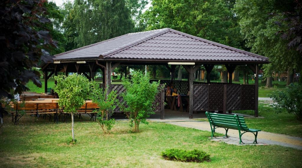 Vonkajšia záhrada v ubytovaní Hotel Wolin