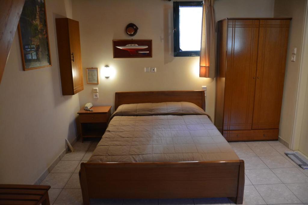 Postel nebo postele na pokoji v ubytování Aristotelis Apartments