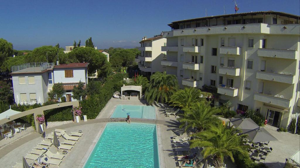 Bazén v ubytování Hotel Residence Stella del Mare nebo v jeho okolí
