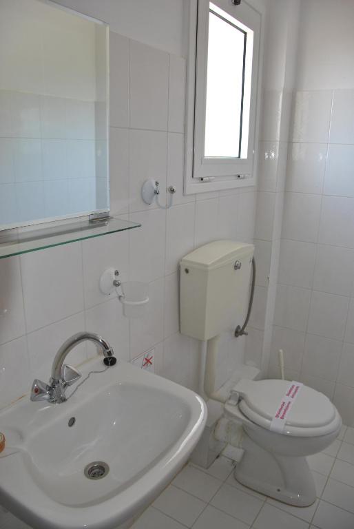A bathroom at Filoxenia Hotel & Apartments