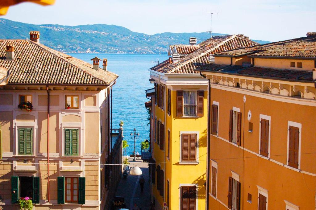a view of the water from between two buildings at Apartment Casa Caterina in Gargnano