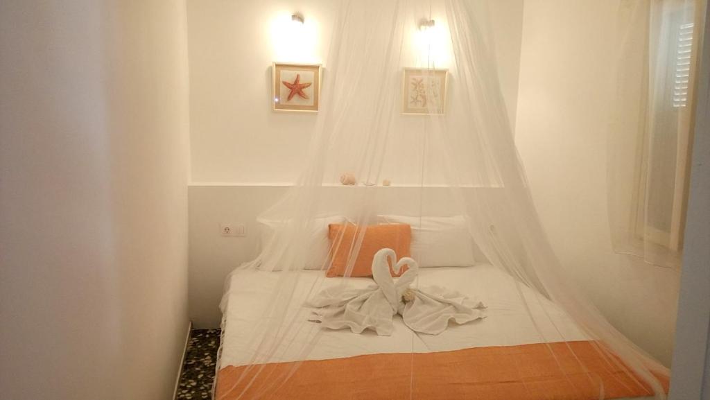 Postel nebo postele na pokoji v ubytování Kalymnos residence
