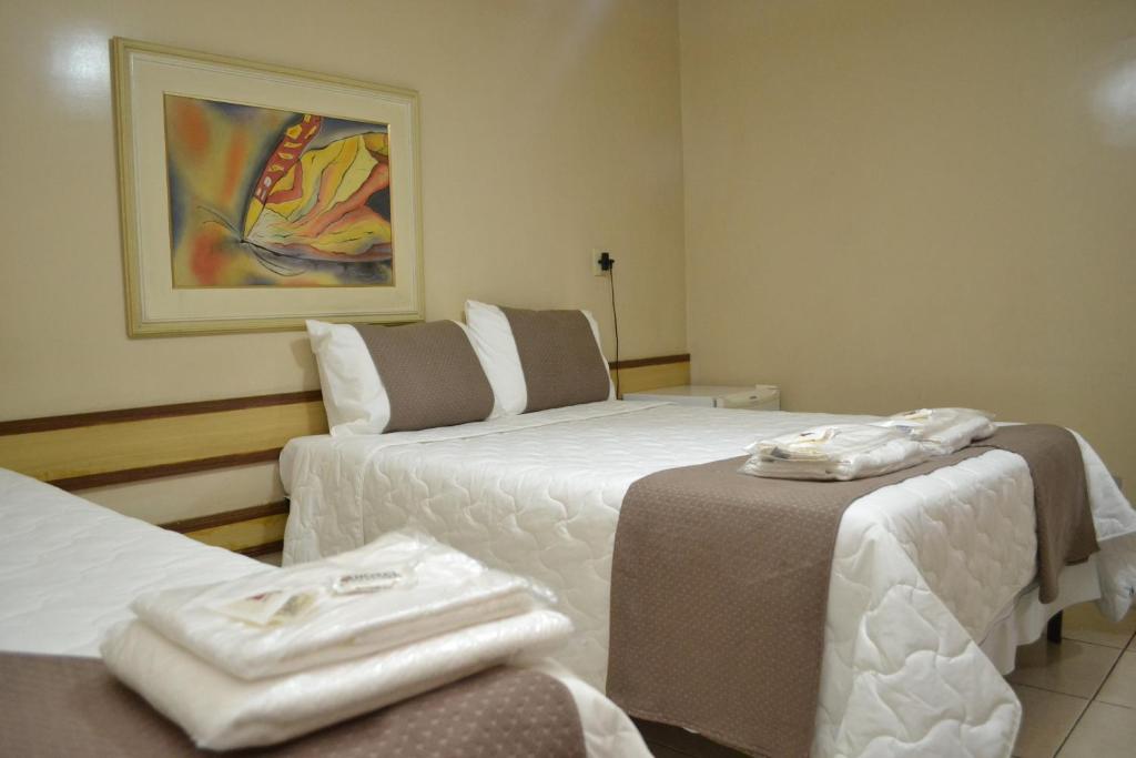 A bed or beds in a room at Domus Hotel Veneza Ipatinga