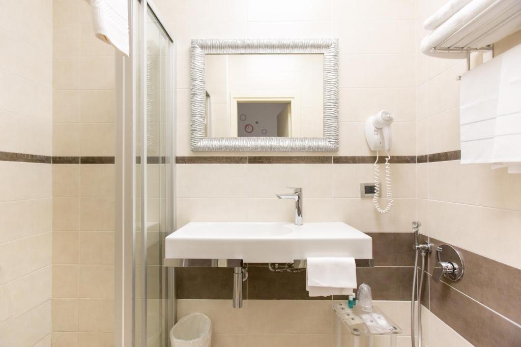 Hotel Piacenza - Resim 18