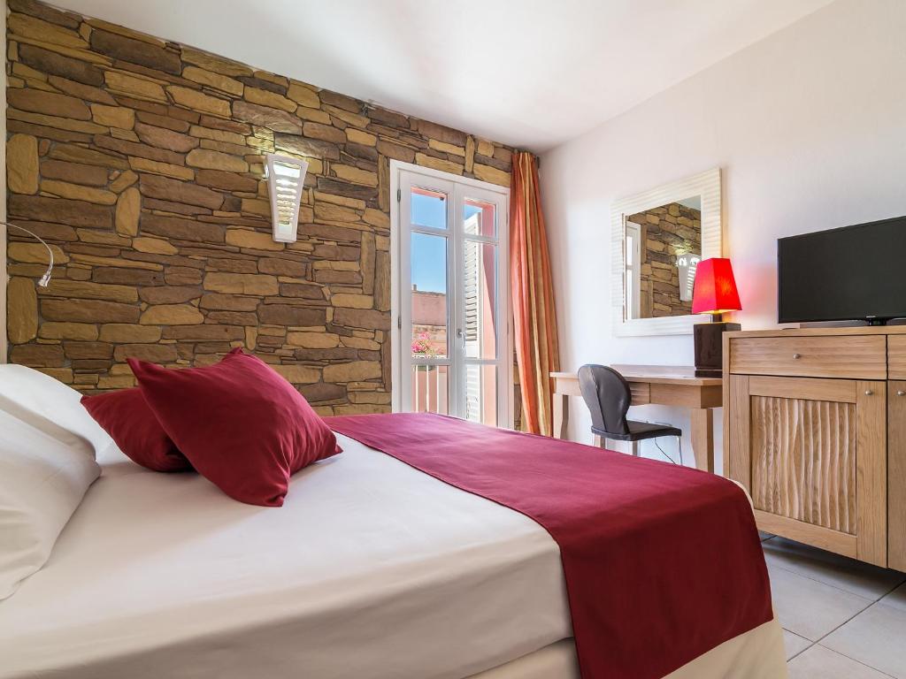 Postel nebo postele na pokoji v ubytování Nichotel