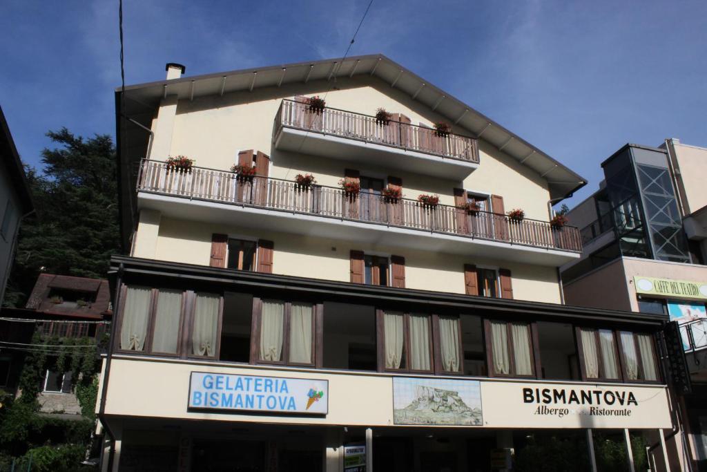 The building in which a szállodákat is located