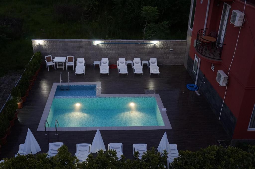 Bazén v ubytování Gold Guest House nebo v jeho okolí