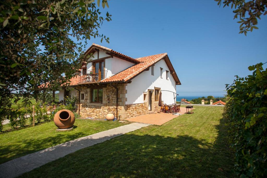 Το κτήριο όπου στεγάζεται  the country house