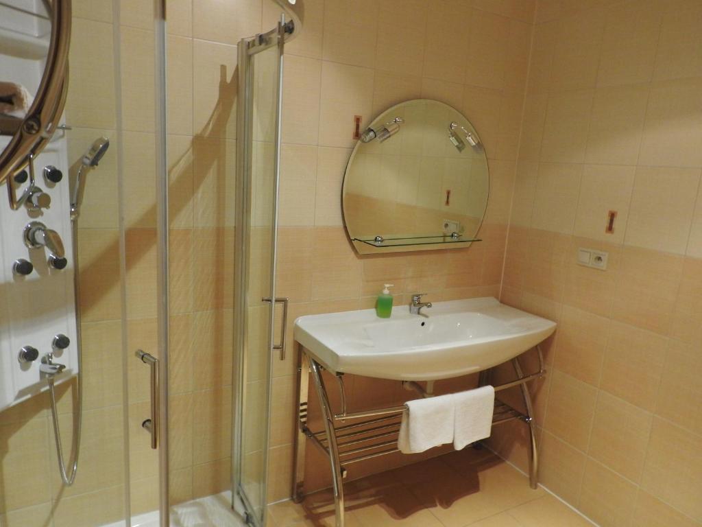 A bathroom at Penzion Montana