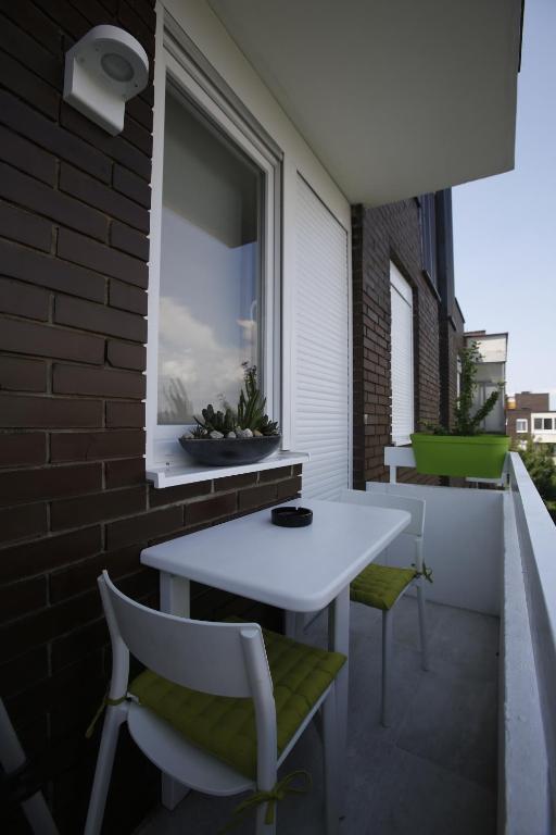 Balkón alebo terasa v ubytovaní Studio-Apartment VAL - Luxury massage chair - Private SPA- Hot Tub, Infrared Sauna, , Parking with video surveillance, Entry with PIN 0 - 24h, FREE CANCELLATION 24 hours before Check In