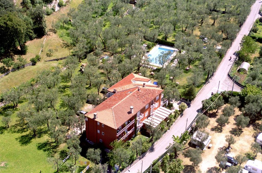 an aerial view of a house with a swimming pool at Garnì Casa Rabagno in Malcesine