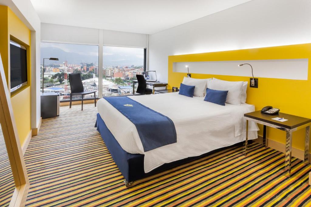 Postel nebo postele na pokoji v ubytování Wyndham Bogota