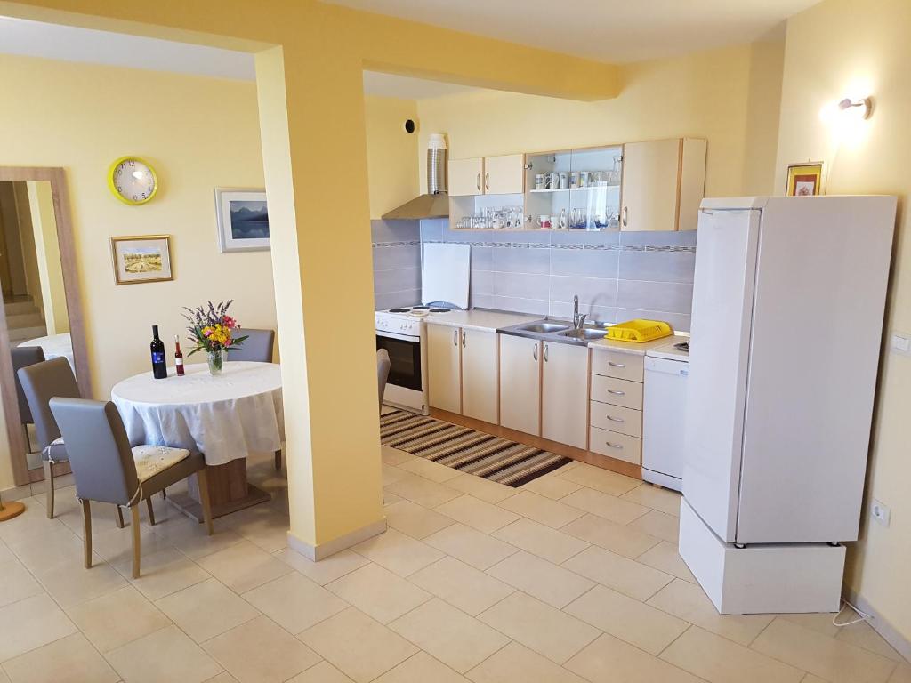 O bucătărie sau chicinetă la Apartment Barba