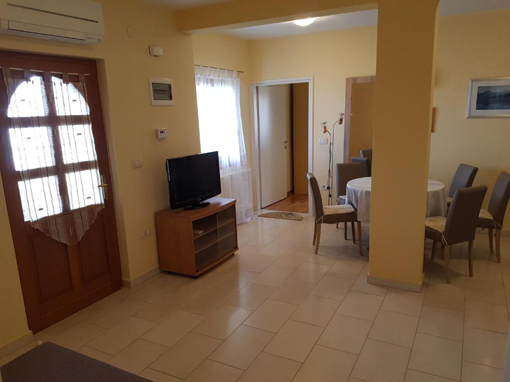 Un televizor și/sau centru de divertisment la Apartment Barba