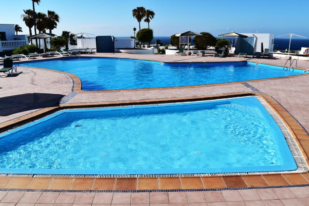 Piscina de la sau aproape de Puerto del Carmen center - New Apartment by the pool and private parking