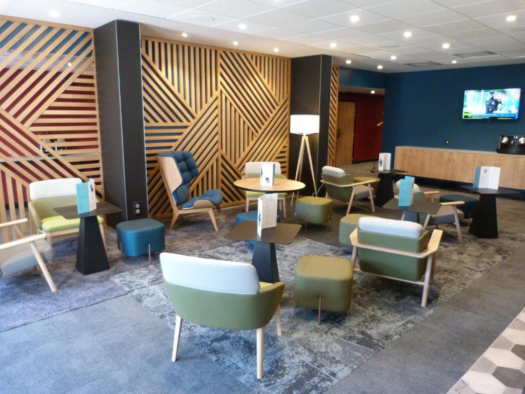 TV a/nebo společenská místnost v ubytování Novotel Caen Côte de Nacre