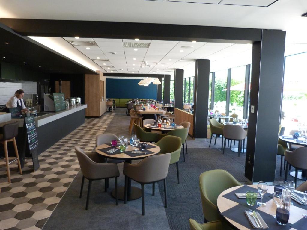 Restaurace v ubytování Novotel Caen Côte de Nacre