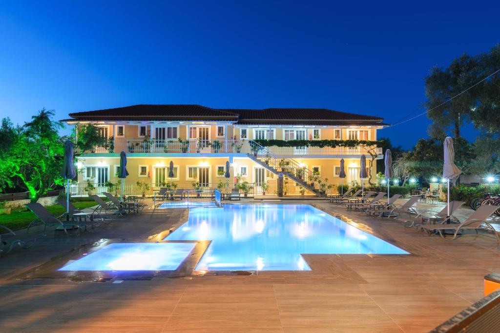 Bazén v ubytování Artemis Apartments nebo v jeho okolí