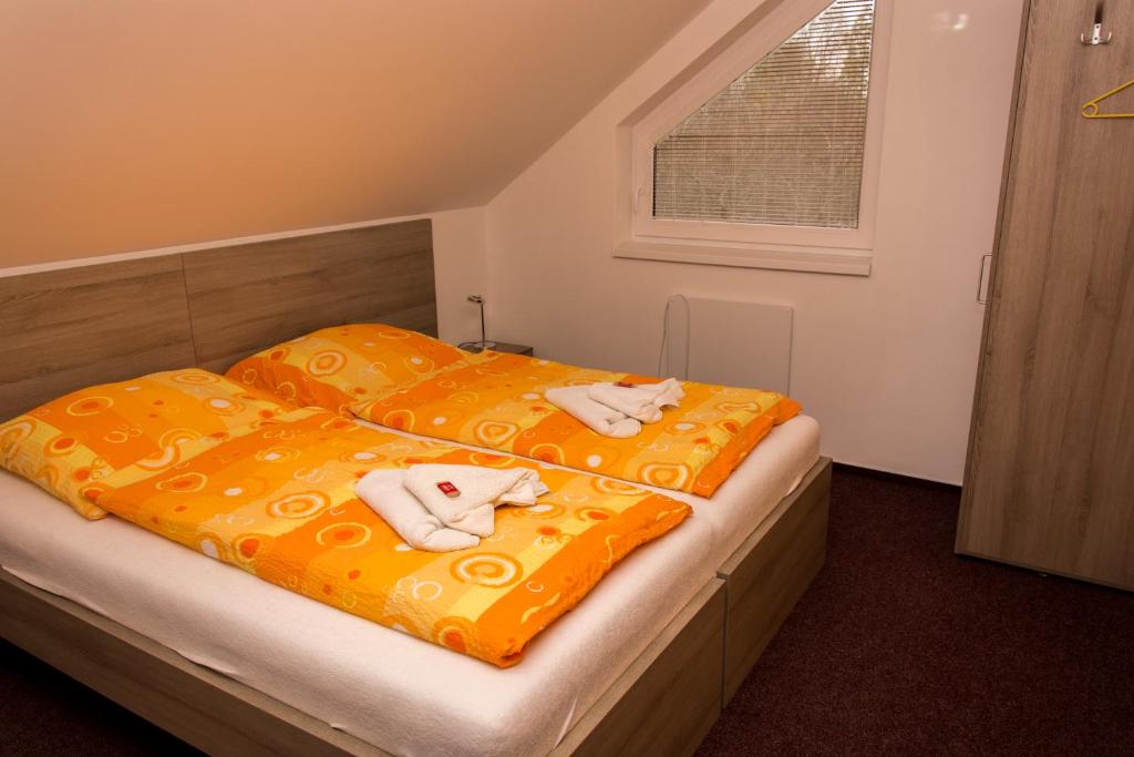 Postel nebo postele na pokoji v ubytování Penzion Harmonie