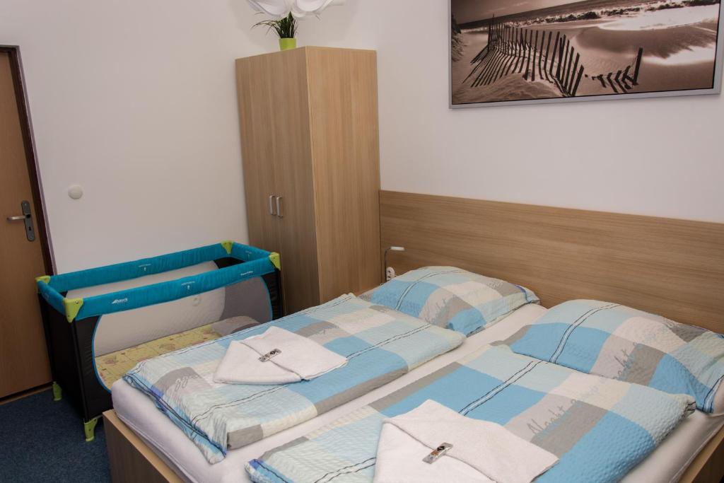 Postel nebo postele na pokoji v ubytování Penzion Harmonie