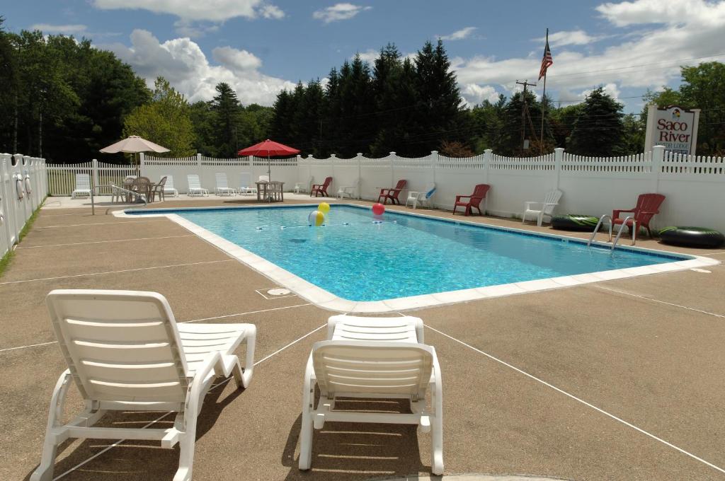 สระว่ายน้ำที่อยู่ใกล้ ๆ หรือใน Saco River Motor Lodge & Suites
