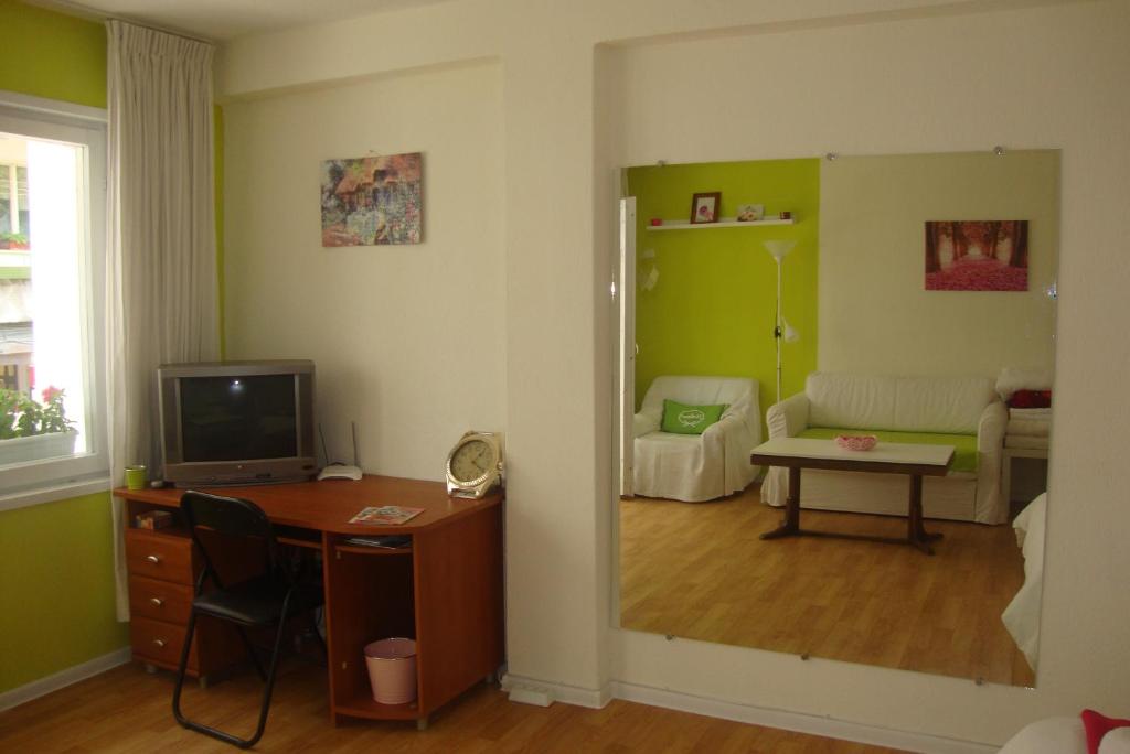 Стаи за гости "Hostel Colours"