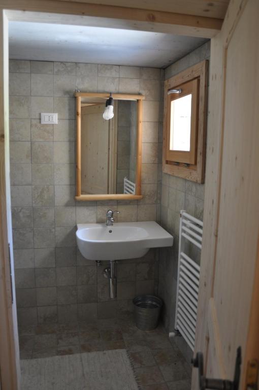 Koupelna v ubytování Rifugio Serot
