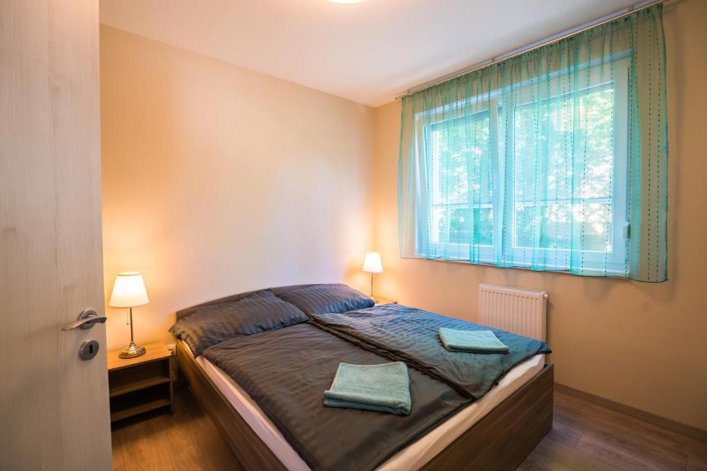 Posteľ alebo postele v izbe v ubytovaní Blue Lake Appartman