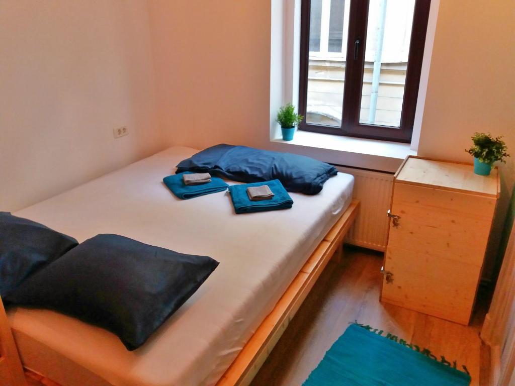 Postel nebo postele na pokoji v ubytování Cloud 9 Living