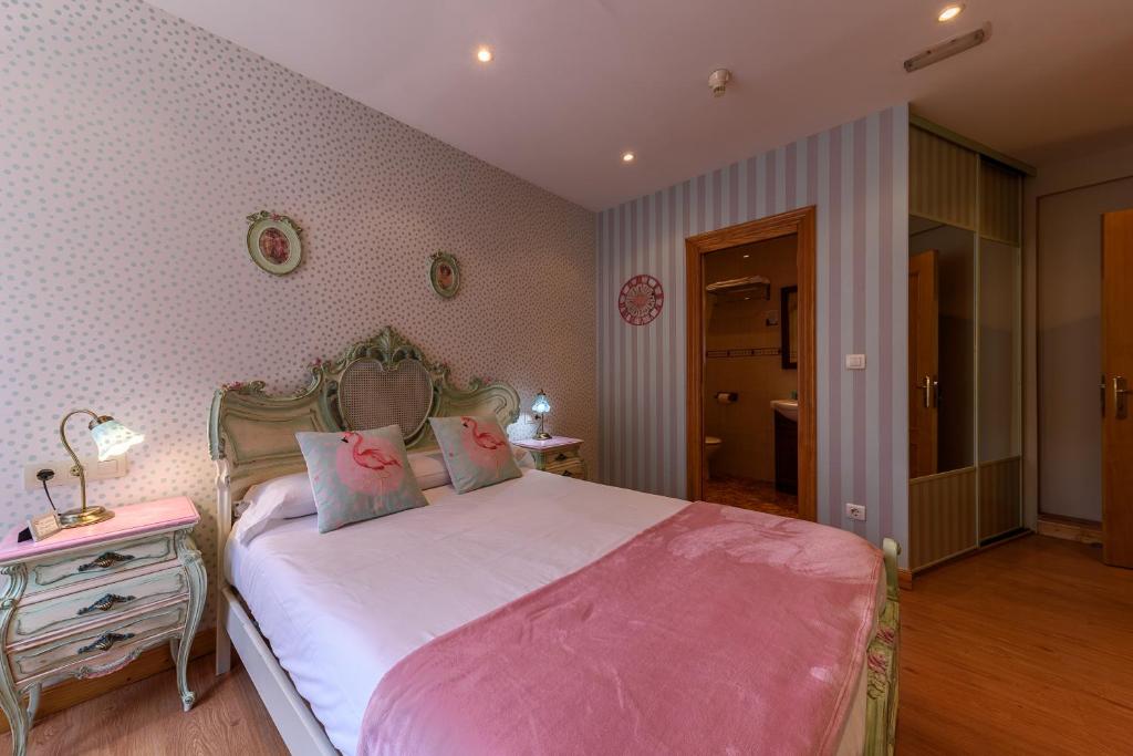 Łóżko lub łóżka w pokoju w obiekcie Hosteria Villa de Castro