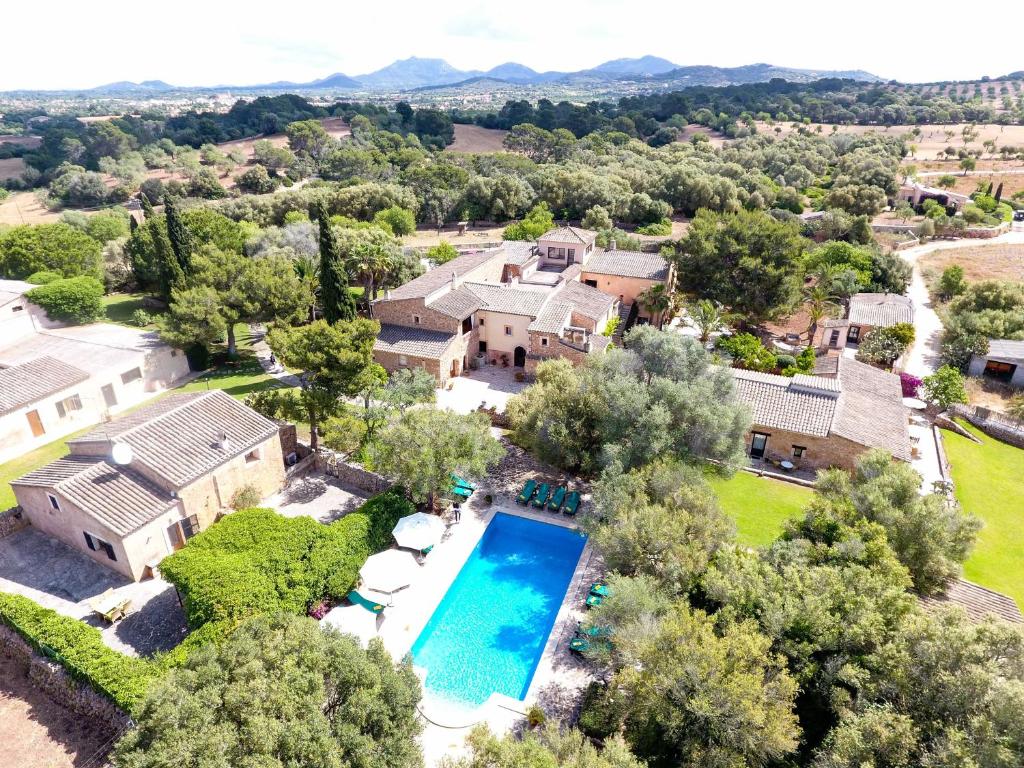 an aerial view of a house with a swimming pool at Boutique Hotel Sa Galera in Caʼs Concos