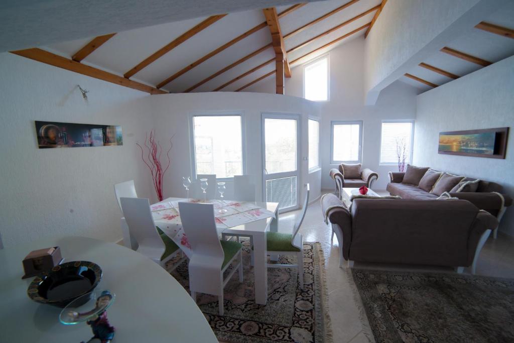 Posezení v ubytování Guest House Aldin