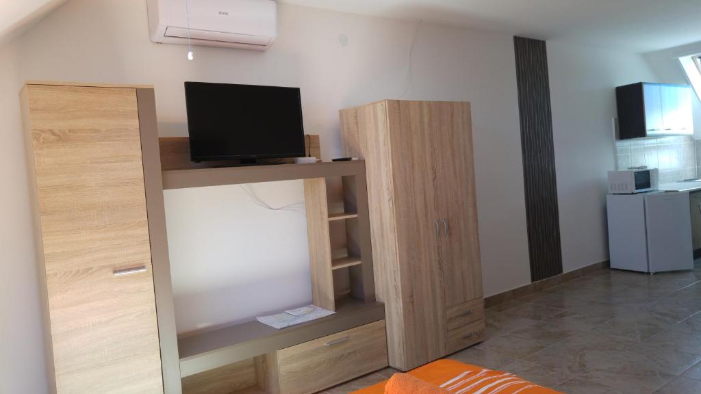 Kuchyňa alebo kuchynka v ubytovaní Vasti Apartman