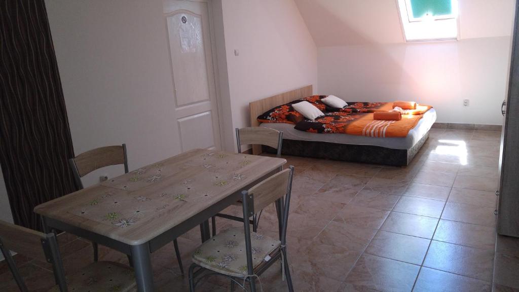 Posteľ alebo postele v izbe v ubytovaní Vasti Apartman