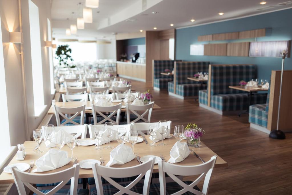 A restaurant or other place to eat at Hestia Hotel Strand