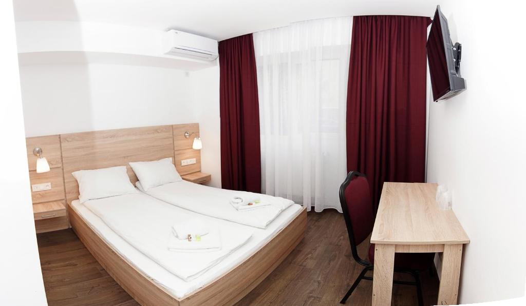 Postel nebo postele na pokoji v ubytování Hotel Otopeni