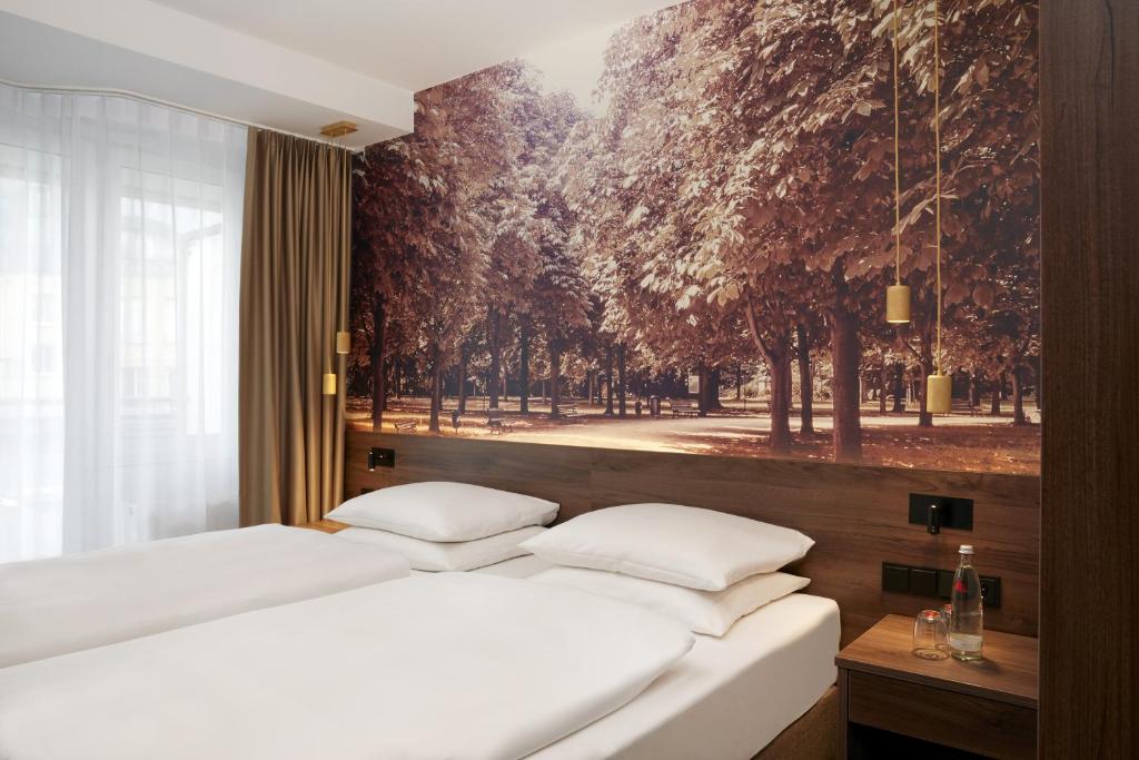 Postel nebo postele na pokoji v ubytování HYPERION Hotel Berlin