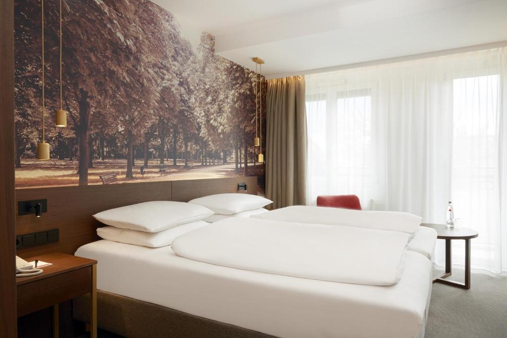 Postel nebo postele na pokoji v ubytování HYPERION Hotel Berlin