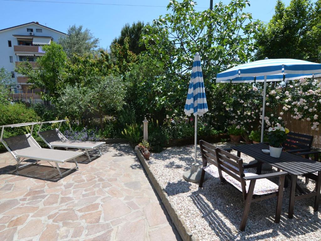 Zahrada ubytování Apartment in Gatteo Mare near Beach