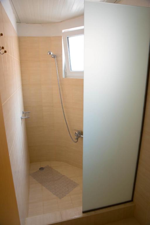 A bathroom at Kamariko Traditional House
