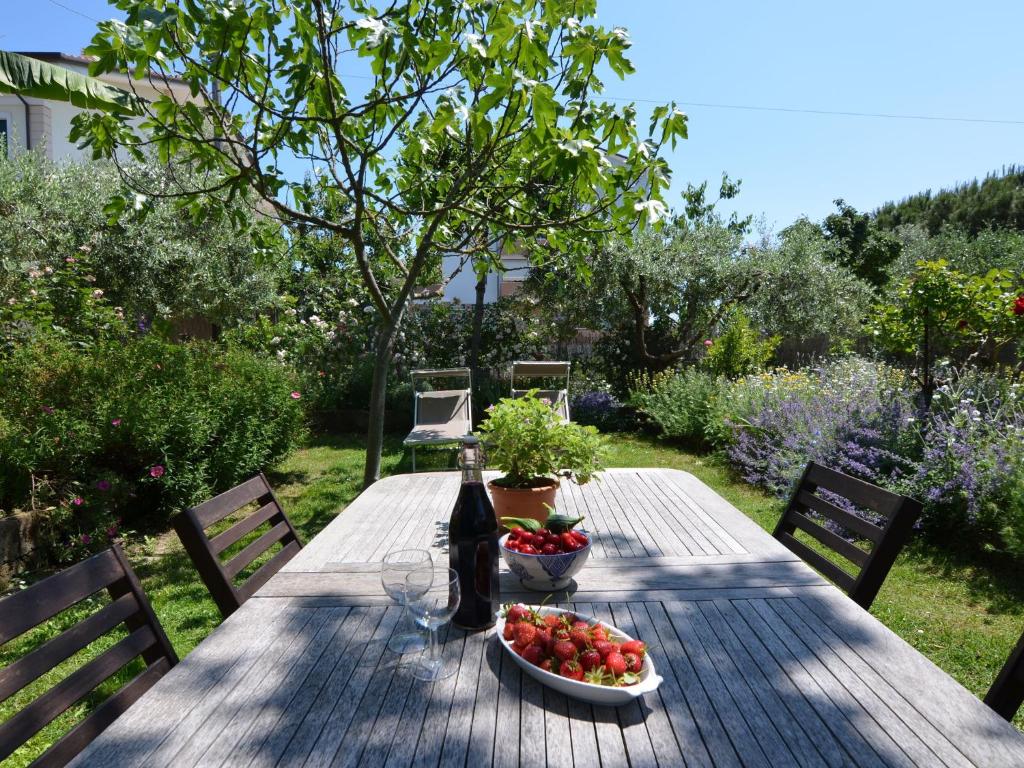 Ogród w obiekcie Apartment in Gatteo near Adriatic Beach