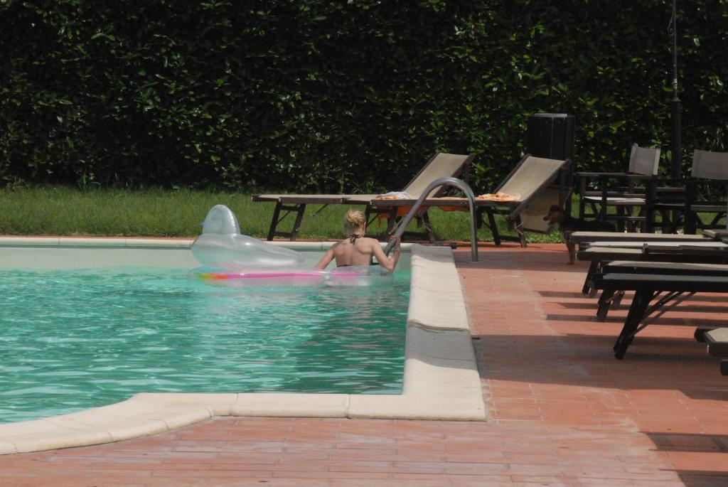 Bazén v ubytování I Costanti nebo v jeho okolí