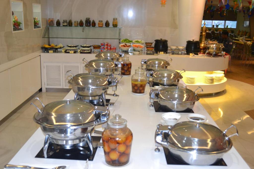 Comida en o cerca de este hotel