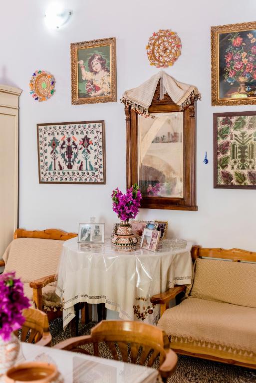 A seating area at Kamariko Traditional House