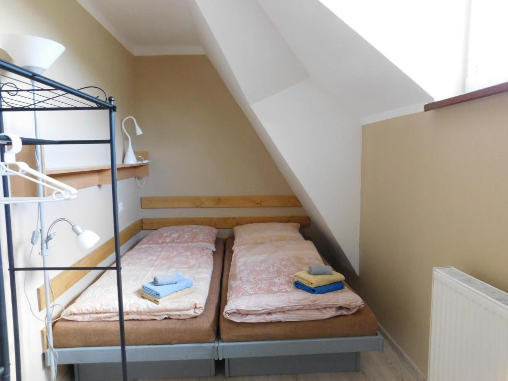 Postel nebo postele na pokoji v ubytování Penzion u Marešů