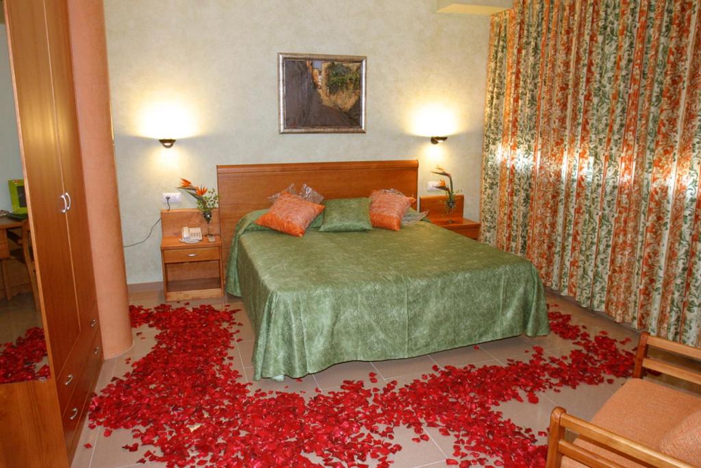 Postel nebo postele na pokoji v ubytování Hotel Fonda Neus