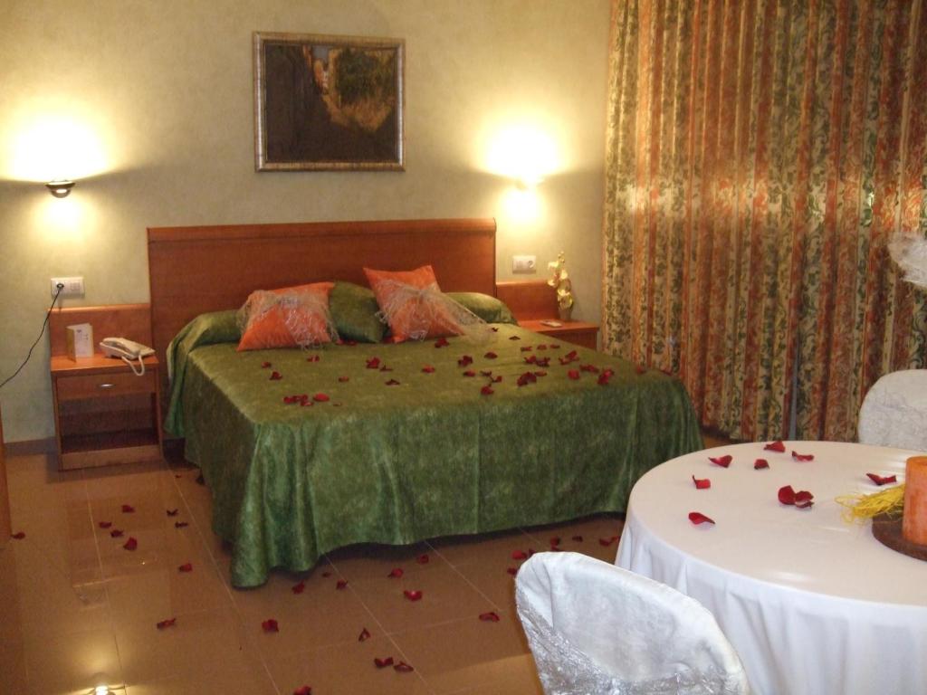 Postel nebo postele na pokoji v ubytování Hotel Fonda Neus