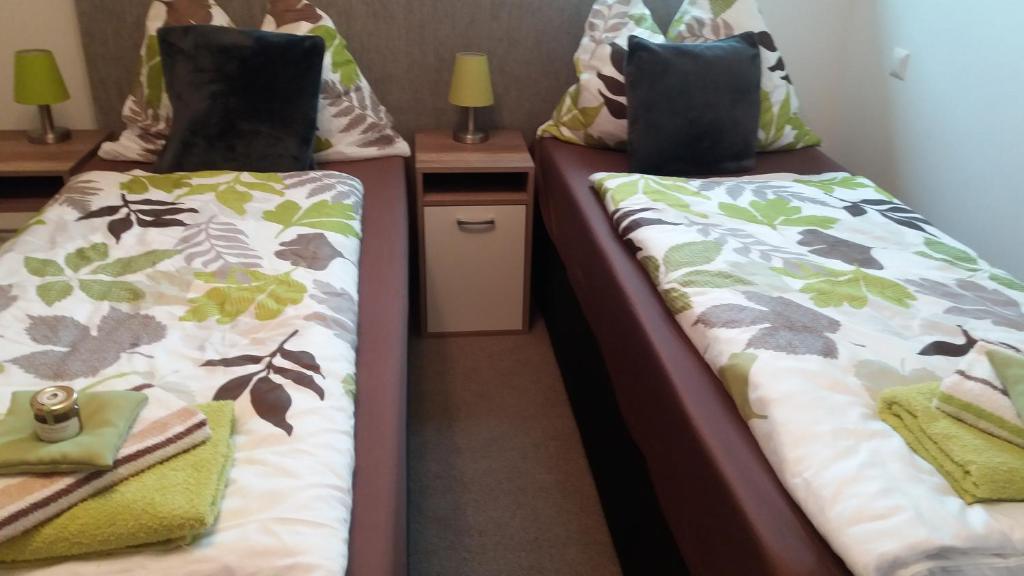Postel nebo postele na pokoji v ubytování Die Schlafstube - Bed & Breakfast